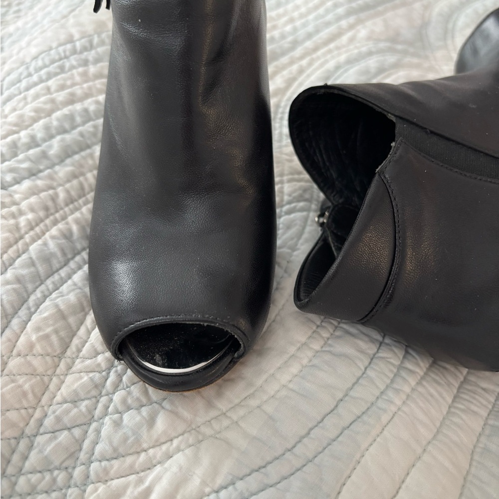 Stuart Weitzman Black Peep-Toe Ankle Booties made in Spain size 5 1/2